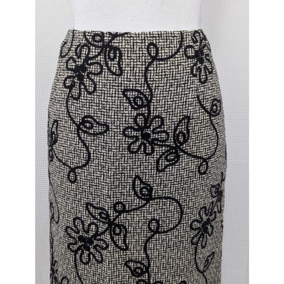 NWOT! TALBOTS! FAB WOOL BLEND FLORAL EMBROIDERY BLACK, CREAM SKIRT! SZ 6 - Picture 3 of 8